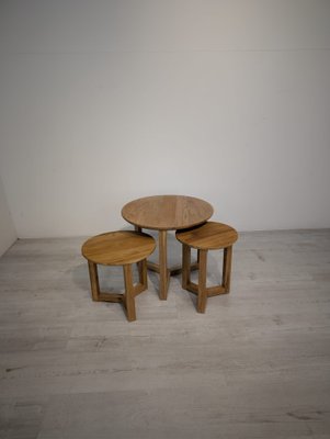 Skandinavische Eichenholz Couchtische, 1970, 3er Set bei Pamono kaufen