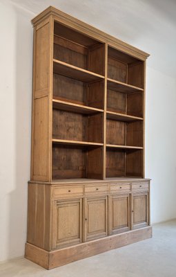 Großer Französischer Ladenschrank mit Ablage, 1920er bei Pamono kaufen