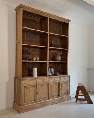 Großer Französischer Ladenschrank mit Ablage, 1920er bei Pamono kaufen