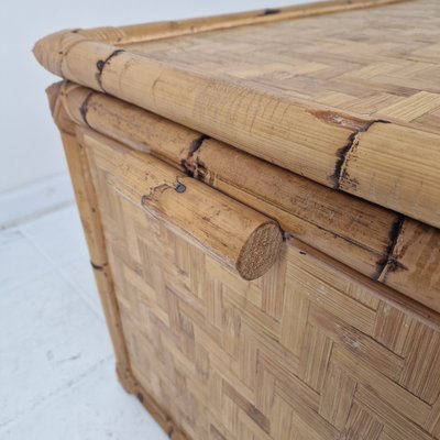 Moderne italienische Mid-Century Truhe aus gewebtem Rattan & Bambus, 1970er bei Pamono kaufen