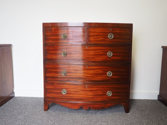 Early 19th Century Mahogany Bow Fronted Chest Of Drawers For Sale