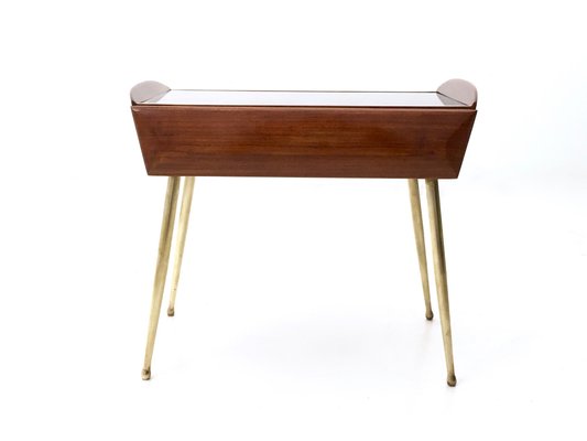 Comodini in legno di noce e acero con ripiani in vetro verniciato di ... Comodini in legno di noce e acero con ripiani in vetro verniciato di ...