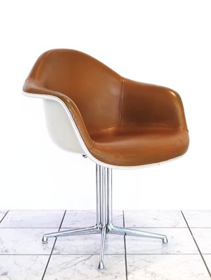Fibergl Leather Chair By Charles Ray Eames For Herman Miller Fibergl Leather Chair By Charles Ray Eames For Herman