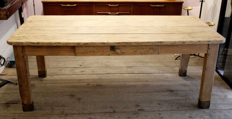 Mesa de comedor rústica, años 20 en venta en Pamono Mesa de comedor rústica, años 20 en venta en Pamono