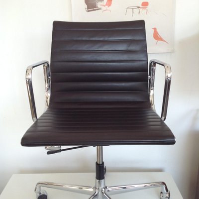 Vintage Ea 117 Swivel Chair By Charles Ray Eames For Herman Miller