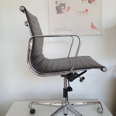 Vintage Ea 117 Swivel Chair By Charles Ray Eames For Herman