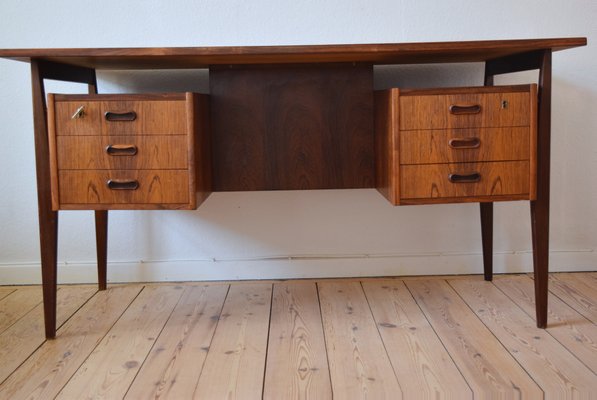 Danish Rosewood Floating Top Executive Desk 1960s For At Pamono Danish Rosewood Floating Top Executive Desk 1960s 1