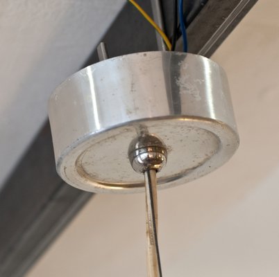 Lampada a sospensione vintage bianca e nera dei Fratelli Lampada a sospensione vintage bianca e nera dei Fratelli