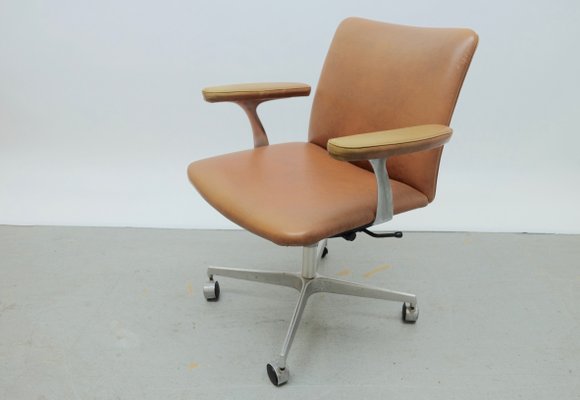 Chaise De Bureau Vintage A Roulettes En Velours Terracotta Mauricette Maisons Du Monde Chaise De Bureau Vintage A Roulettes En Velours Terracotta Mauricette Maisons Du Monde