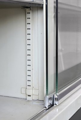 Schrank aus Metall mit Schiebetüren von Mauser Werke Waldeck Schrank aus Metall mit Schiebetüren von Mauser Werke Waldeck