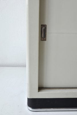 Schrank aus Metall mit Schiebetüren von Mauser Werke Waldeck Schrank aus Metall mit Schiebetüren von Mauser Werke Waldeck