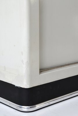 Schrank aus Metall mit Schiebetüren von Mauser Werke Waldeck Schrank aus Metall mit Schiebetüren von Mauser Werke Waldeck