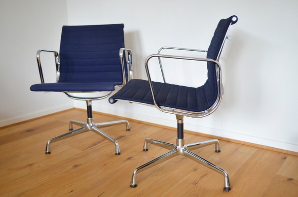 Vintage Ea 118 Aluminium Stuhle Von Charles Ray Eames Fur Vitra