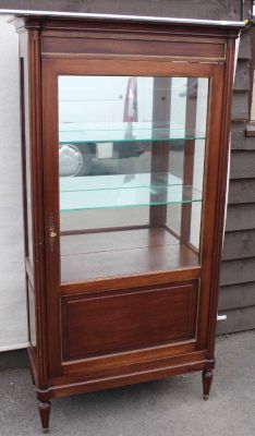Armadio in stile Luigi XVI in legno di noce con un\'anta, anni \'20 in ... Armadio in stile Luigi XVI in legno di noce con un\'anta, anni \'20 in ...