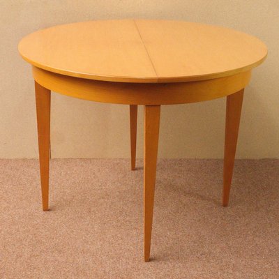 https://cdn20.pamono.com/p/g/3/0/300473_5v5xzod9e6/tavolo-da-pranzo-rotondo-allungabile-in-legno-di-ciliegio-germania-anni-50-immagine-1.jpg