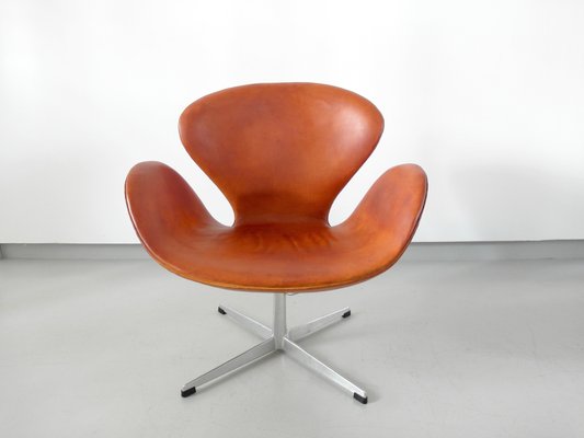Cognac Leather Swan Chair By Arne Jacobsen 1964 For At Pamono Cognac Leather Swan Chair By Arne Jacobsen 1964 1