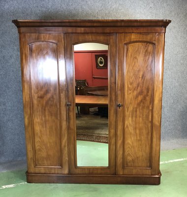 Our Generation Holz Kleiderschrank