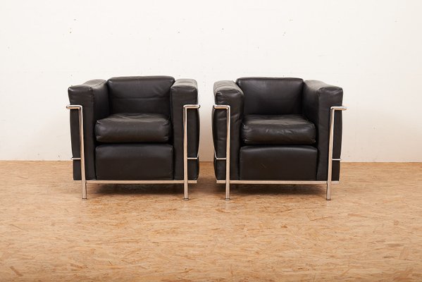 Vintage Lc2 Lounge Chairs By Le Corbusier Charlotte Perriand For Cassina Set Of 2