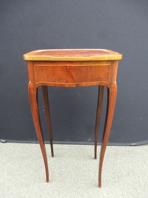 Mesa de comedor Louis XV antigua pequeña en venta en Pamono Mesa de comedor Louis XV antigua pequeña en venta en Pamono