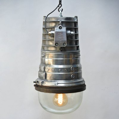 Industrielle feuerfeste Vintage Chemie Lampe bei Pamono kaufen Industrielle feuerfeste Mid Century Lampe bei Pamono kaufen