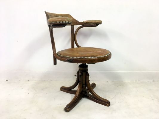 Silla giratoria de oficina antigua de madera curvada de Josef ... Silla giratoria de oficina antigua de madera curvada de Josef ...