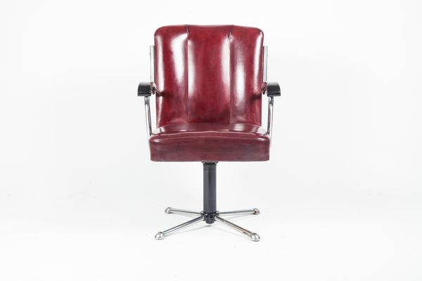 Silla giratoria de oficina personalizable, años 50 en venta en Pamono Silla giratoria de oficina personalizable, años 50 en venta en Pamono