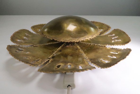 Brutalistische Danische Blumen Wandlampe Aus Brenngeschnittenem