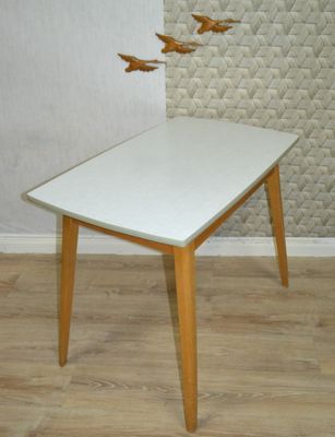 Mesa de cocina pequeña de madera, años 50 en venta en Pamono Mesa de cocina pequeña de madera, años 50 en venta en Pamono
