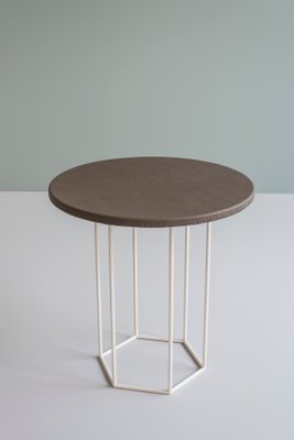 Table Basse Alejandro Taupe Et Creme Par Kerem Aris Pour Uniqka En
