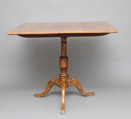 Mesa de comedor antigua de madera nudosa de aliso en venta en Pamono Mesa de comedor antigua de madera nudosa de aliso en venta en Pamono