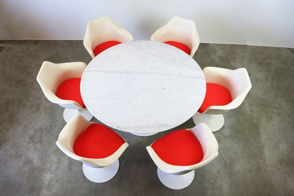 Red 2024 tulip table
