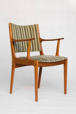 Sillas de comedor modelo UM85 de teca de Johannes Andersen para ... Sillas de comedor modelo UM85 de teca de Johannes Andersen para ...