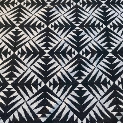 Alfombra ARROW de tejido plano de Maria Starling en venta en Alfombra TRIBAL de Maria Starling en venta en Pamono
