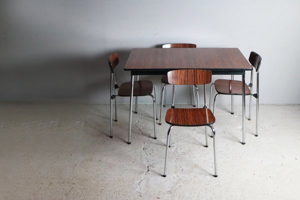 Mesa de comedor pequeña vintage de formica y cuatro sillas de ... Mesa de comedor pequeña vintage de formica y cuatro sillas de ...