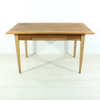 Mesa de comedor antigua de madera de cerezo o escritorio, década de ... Mesa de comedor antigua de madera de cerezo o escritorio, década de ...