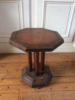Achteckiger Vintage Saulentisch Mit Nieten Lederverkleidung