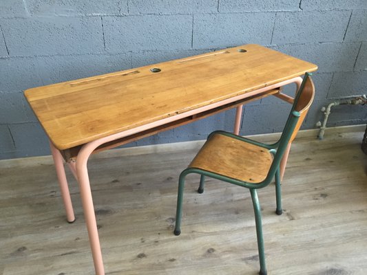 Vintage Wood Metal School Desk 1970s A 3d Rendering Of An Array Vintage Wooden School Desks Set Out In Rows On Isolated White Studio Background