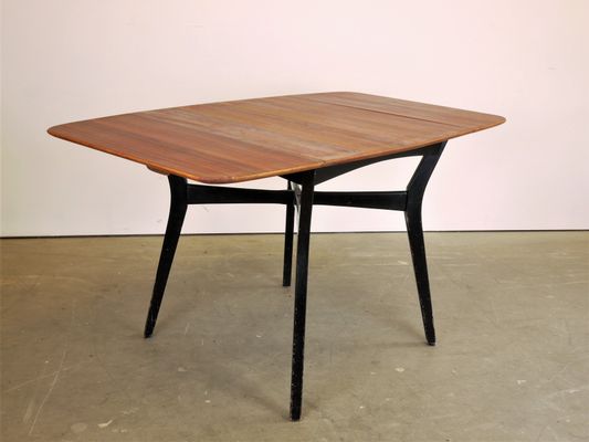 Mesa de comedor pequeña lacada de G-Plan, años 60 en venta en Pamono Mesa de comedor pequeña lacada de G-Plan, años 60 en venta en Pamono