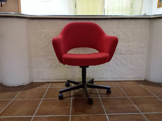 Paprika Red Executive Desk Chair By Eero Saarinen For Knoll