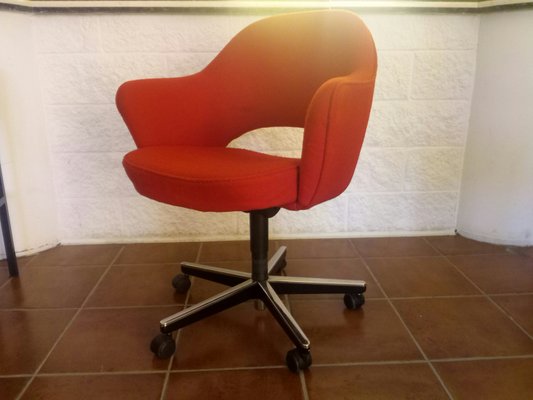 Paprika Red Executive Desk Chair By Eero Saarinen For Knoll