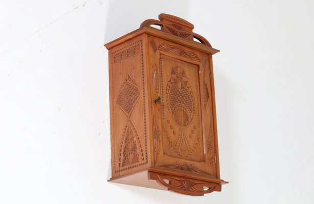 Niederlandischer Jugendstil Kerfschnitt Wandschrank Aus Fruchtholz