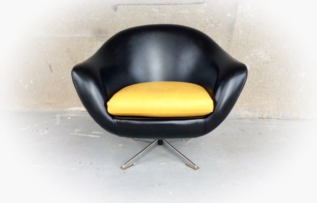 https://cdn20.pamono.com/p/g/3/9/392969_k4e2eupfs5/mid-century-swivel-lounge-chair-1960s-1.jpg