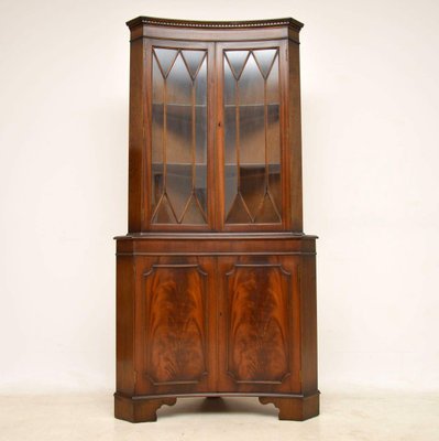 Vintage Georgian Style Mahogany Corner Cabinets Set Of 2 For Sale