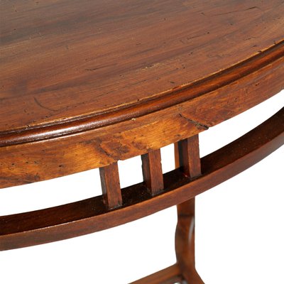 Ovaler Wiener Beistelltisch aus Nussholz von Josef Hoffmann Ovaler Wiener Beistelltisch aus Nussholz von Josef Hoffmann