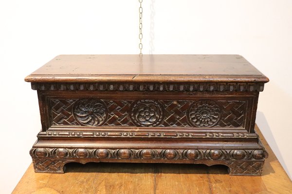 Portagioie antico in legno di noce intagliato, inizio XIX secolo in vendita  su Pamono