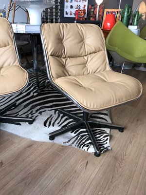 Vintage Beige Leather Swivel Chairs By Charles Pollock For Knoll International Set Of 2 Vintage Beige Leather Swivel Chairs By Charles Pollock For Knoll International Set Of 2