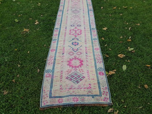 Tappeto Da Corridoio Oushak Vintage A Quadri Anni 70 In Vendita Su Pamono