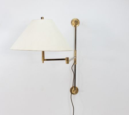 Wandlampe mit Schwenkarm aus Messing, 1964 bei Pamono kaufen Wandlampe mit Schwenkarm aus Messing, 1964 bei Pamono kaufen