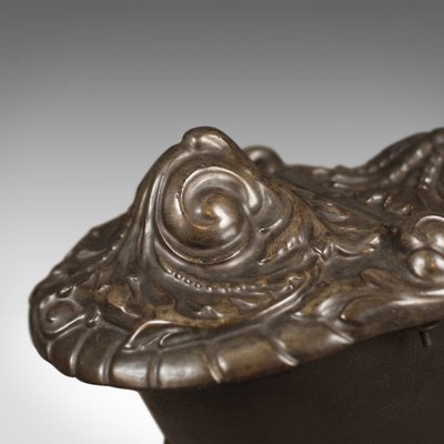 BOÎTE À PILULES ancienne. Coquillage et Bronze. Début 1900 EUR 14,00