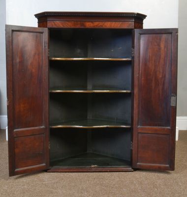 Hangender Antiker George Iii Wandschrank Aus Mahagoni Bei Pamono